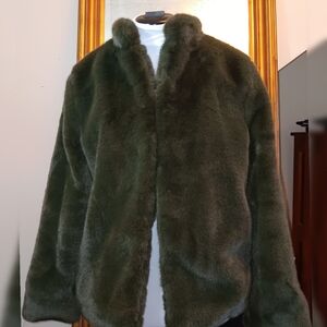 New Magaschoni Women's Faux Fur olive Green Soft Fuzzy Warm Size M Jacket Coat